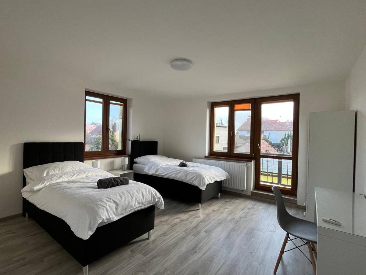 Apartment Golden Prague 78 Vestec  ภายนอก รูปภาพ