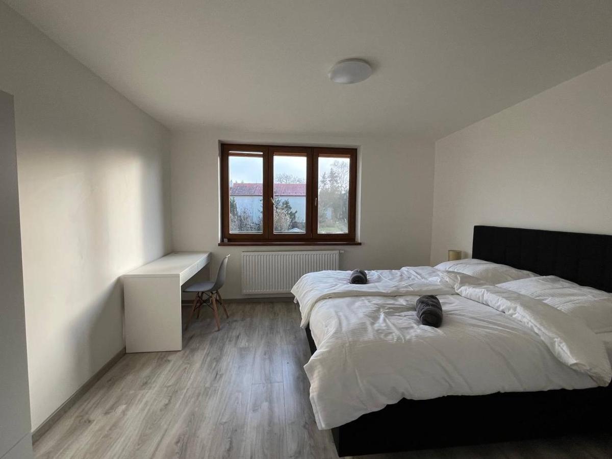 Apartment Golden Prague 78 Vestec  ภายนอก รูปภาพ
