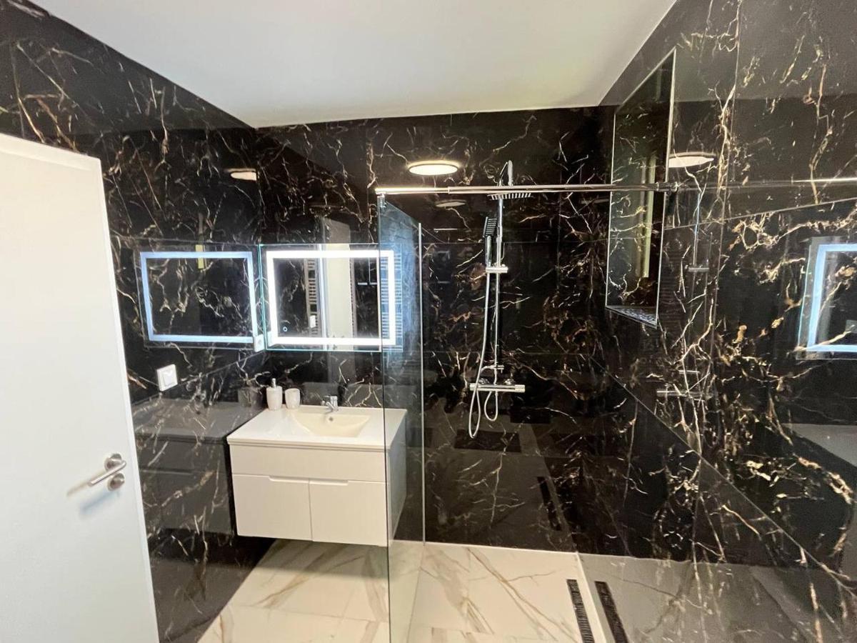 Apartment Golden Prague 78 Vestec  ภายนอก รูปภาพ