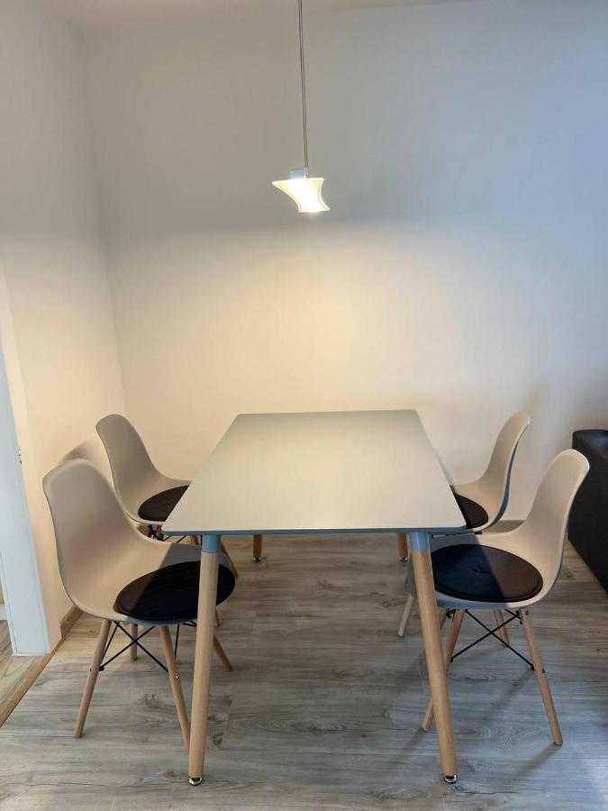 Apartment Golden Prague 78 Vestec  ภายนอก รูปภาพ