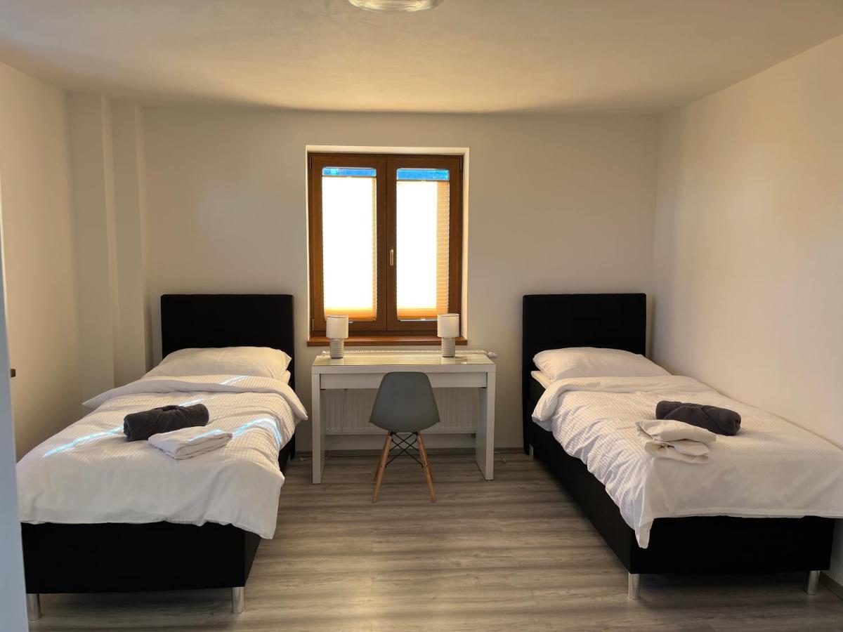 Apartment Golden Prague 78 Vestec  ภายนอก รูปภาพ