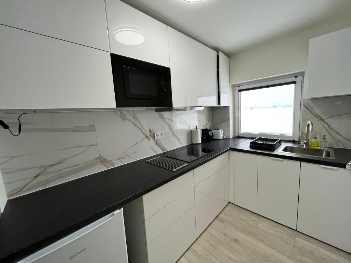 Apartment Golden Prague 78 Vestec  ภายนอก รูปภาพ