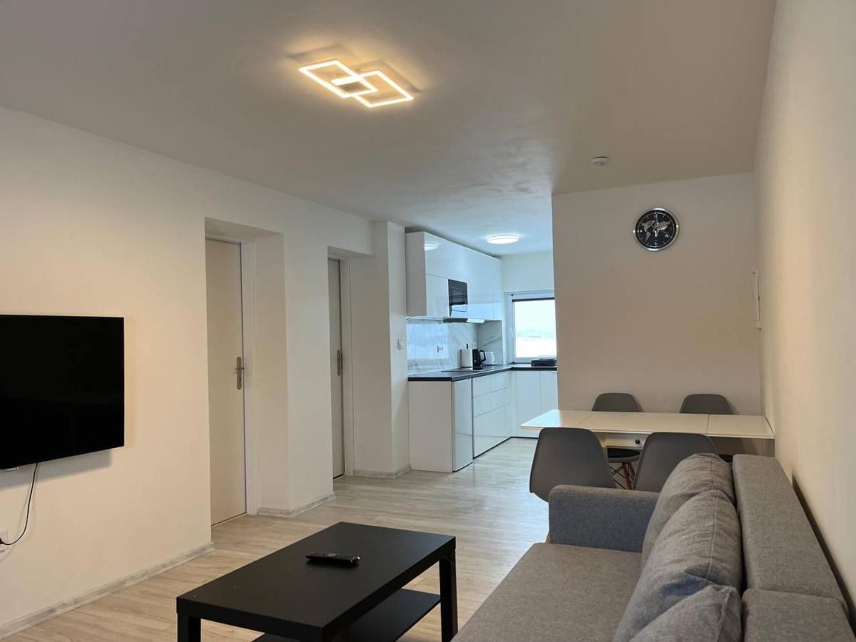 Apartment Golden Prague 78 Vestec  ภายนอก รูปภาพ