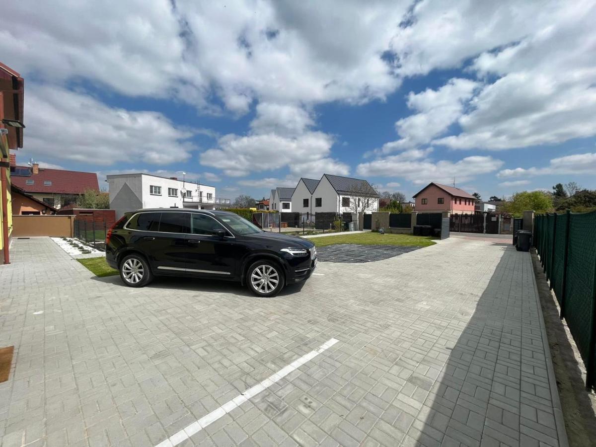 Apartment Golden Prague 78 Vestec  ภายนอก รูปภาพ