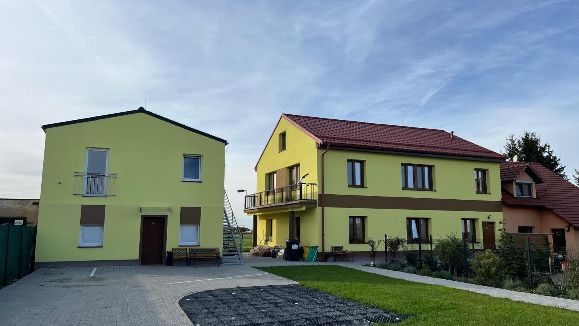 Apartment Golden Prague 78 Vestec  ภายนอก รูปภาพ