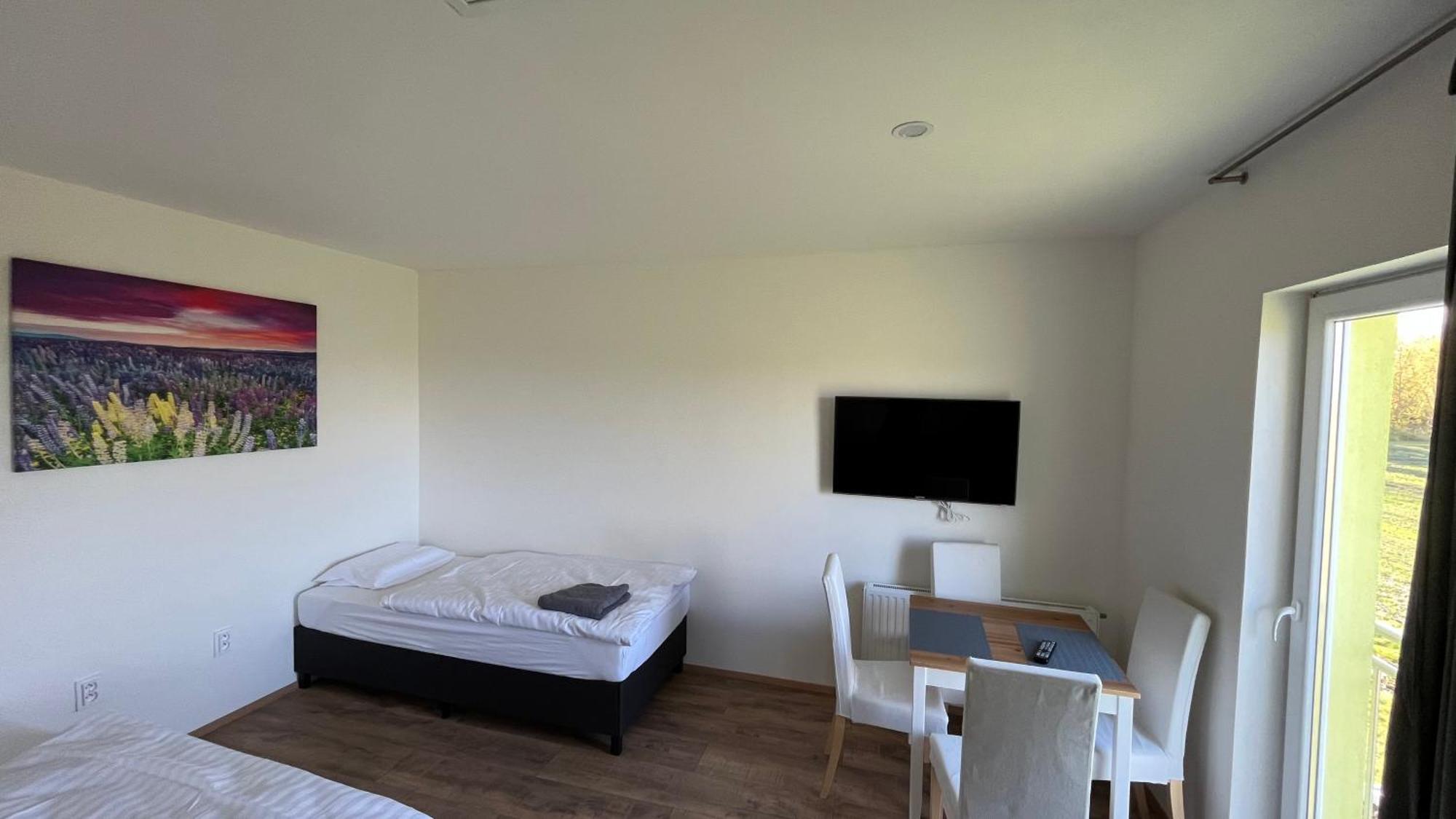 Apartment Golden Prague 78 Vestec  ภายนอก รูปภาพ