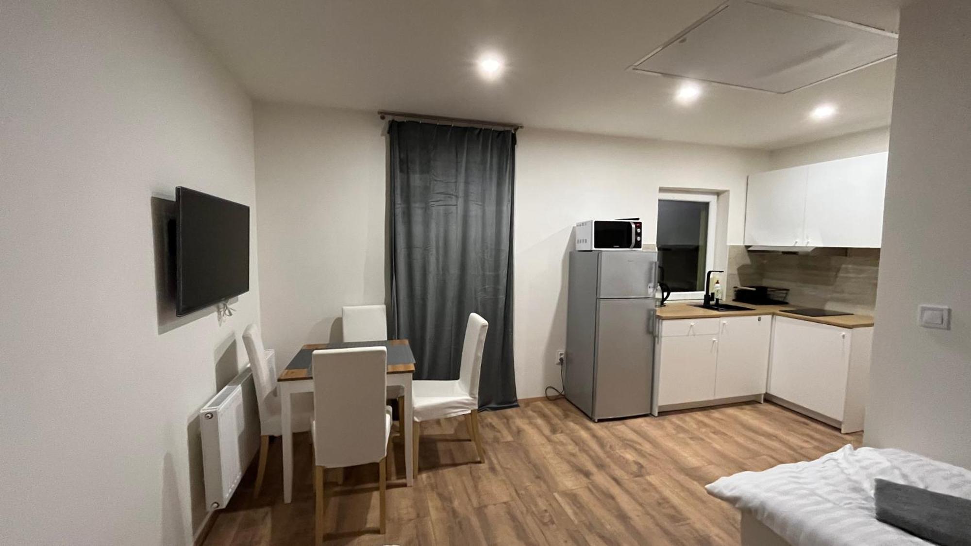 Apartment Golden Prague 78 Vestec  ภายนอก รูปภาพ